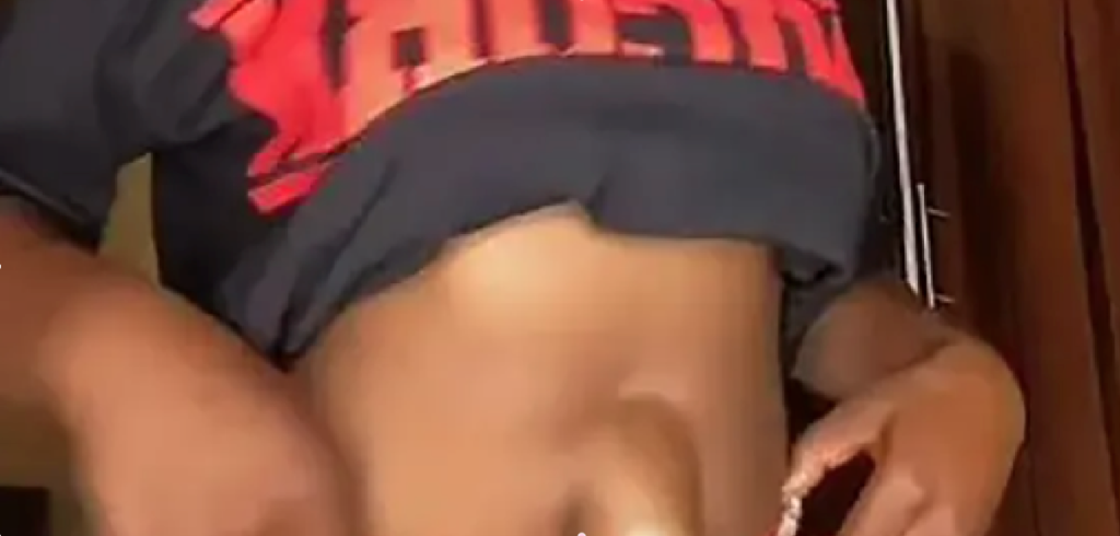 Hun gik viralt på TikTok på grund af sin navle: Alle siger det samme når de ser den