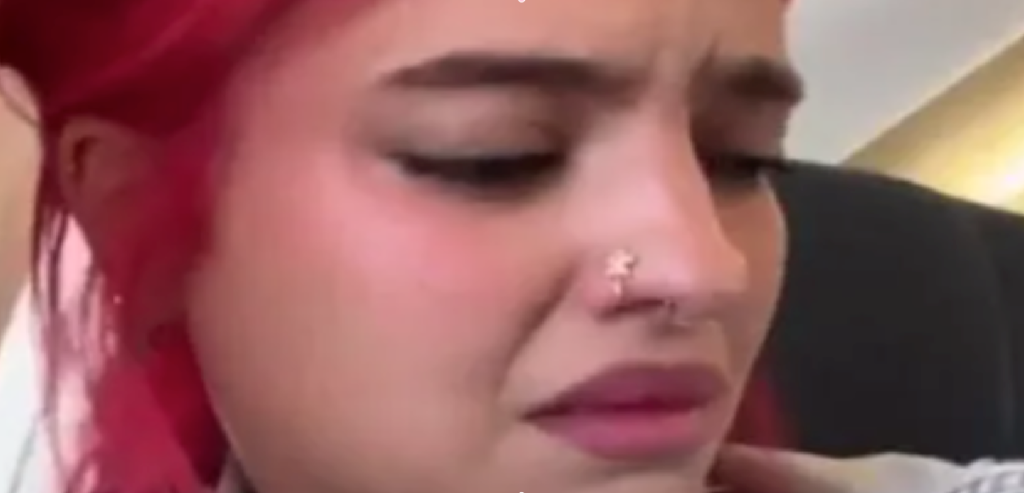 Kvinde i chok på flyvetur: Mand ved siden af gør det utænkelige