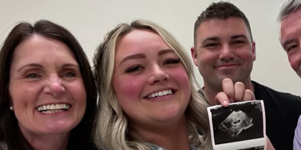 Var gravid med sit eget barnebarn: Nu har hun født