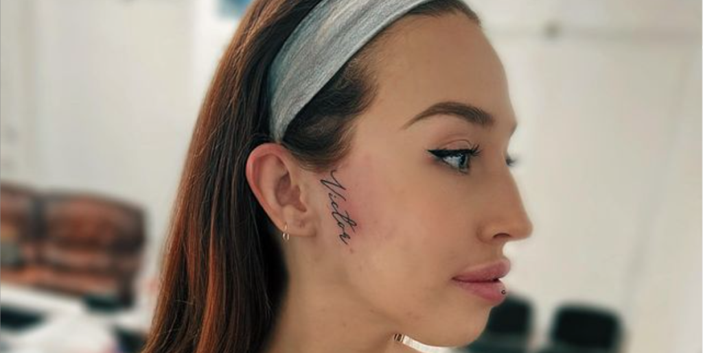 Naomi besøgte morder i fængslet: Så fik hun hans navn tatoveret i ansigtet