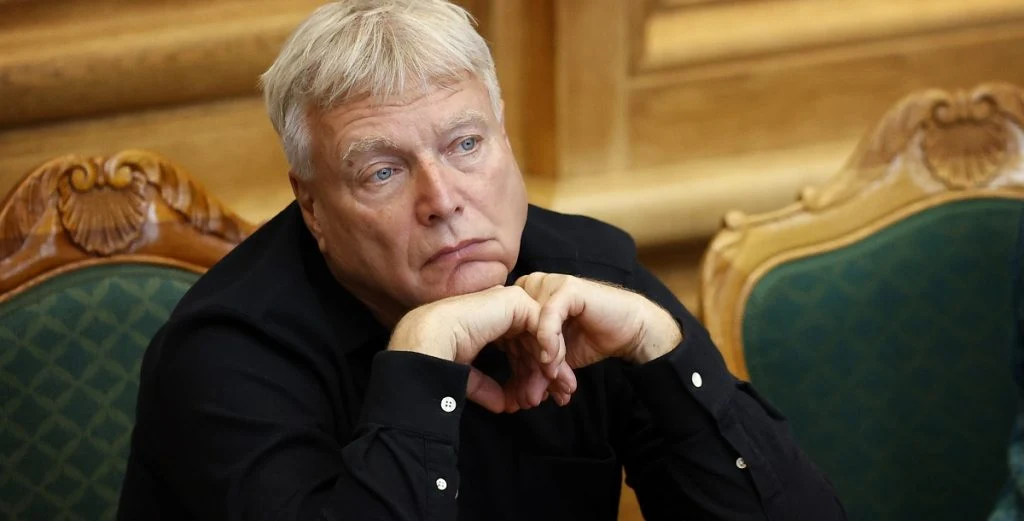 Uffe Elbæk færdig