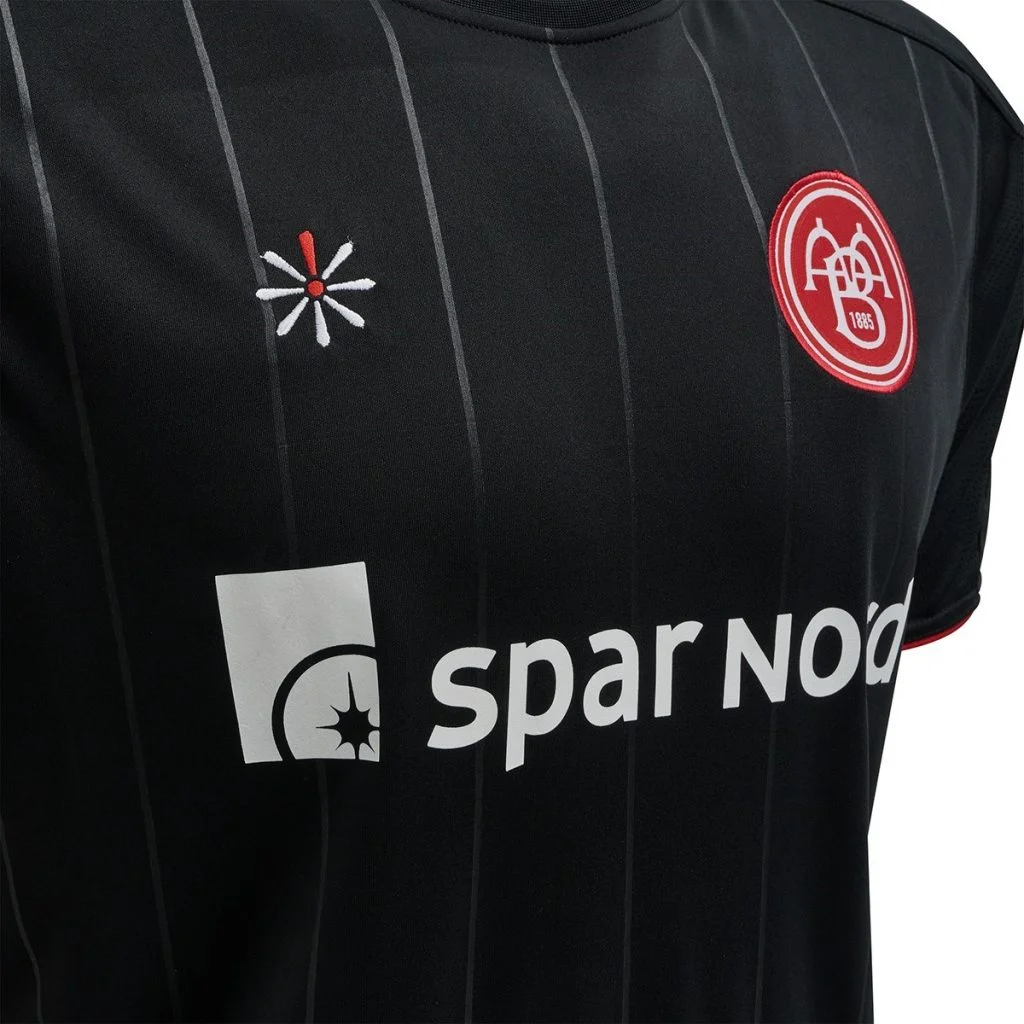 AaB skifter til nye trøjer i en god sags tjeneste