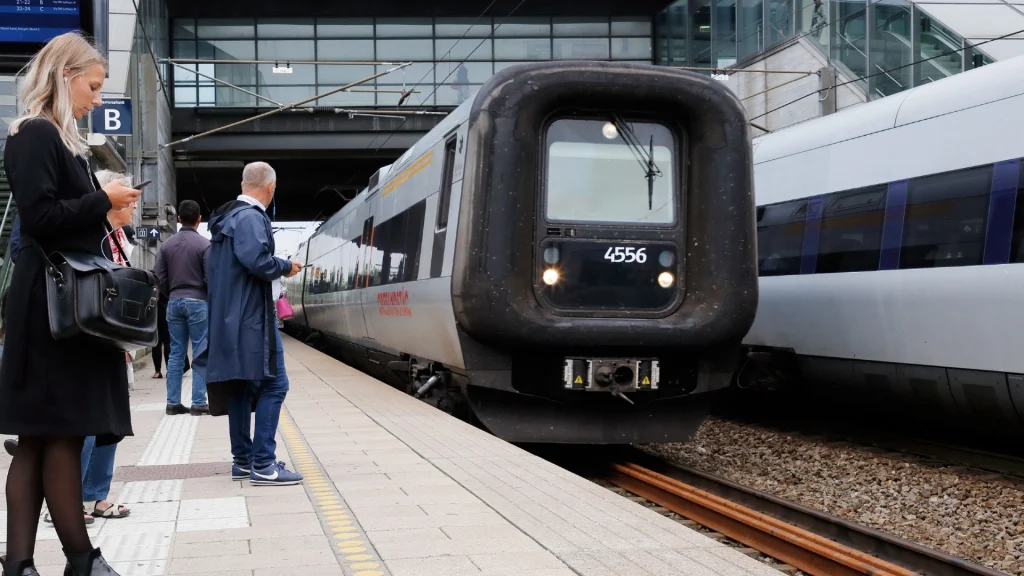 DSB skovler penge ind: Fastholder prisstigning trods millionoverskud