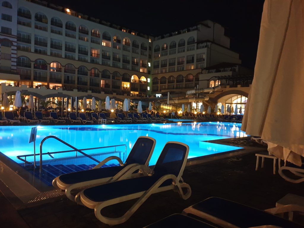 Når vi rejser med jobbet, koster hotellet en bondegård