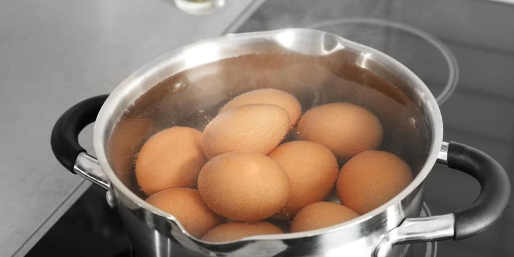 Genialt trick: Sådan har du aldrig ‘pillet’ et æg før