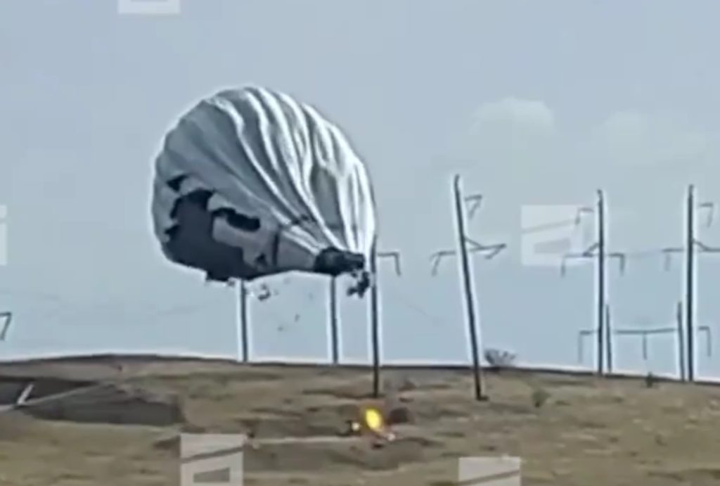 Luftballon rammer elledning og går i brand: Skulle have slået verdensrekord