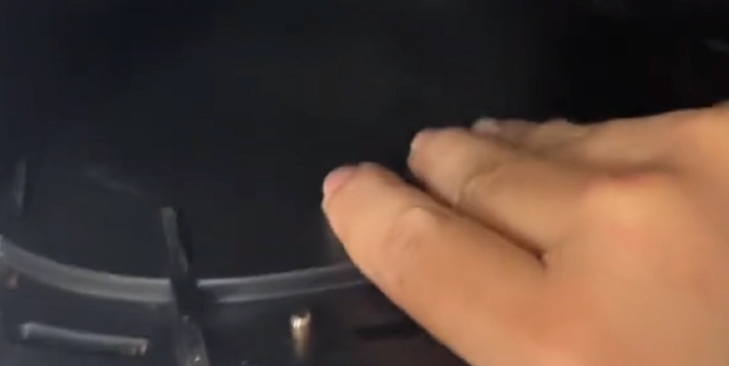 Air fryer-video efterlader folk i kvalme: For mange glemmer at rense hemmeligt rum