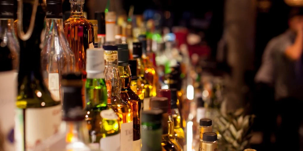 På disse 4 tidspunkter bør du ALDRIG drikke alkohol