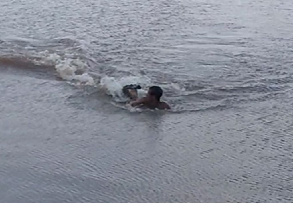 Det skulle bare være et hyggeligt dyp i søen: Men så…