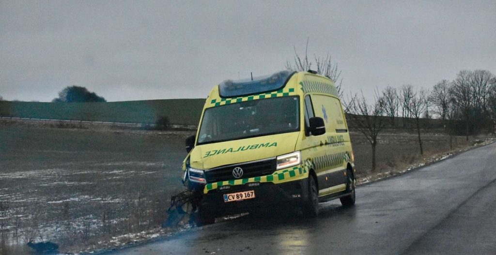 Vild historie fra de danske veje: Ambulance kører ind – i anden ambulance