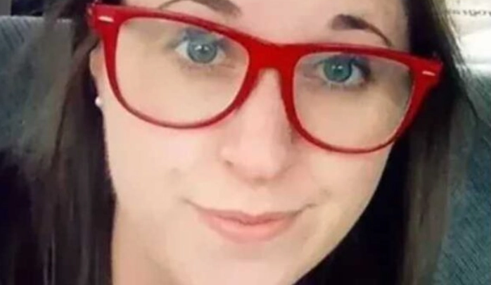 Læreren Anna forklarer døve elever, at prutter kan høres: Hvad de så siger, får alle til at grine