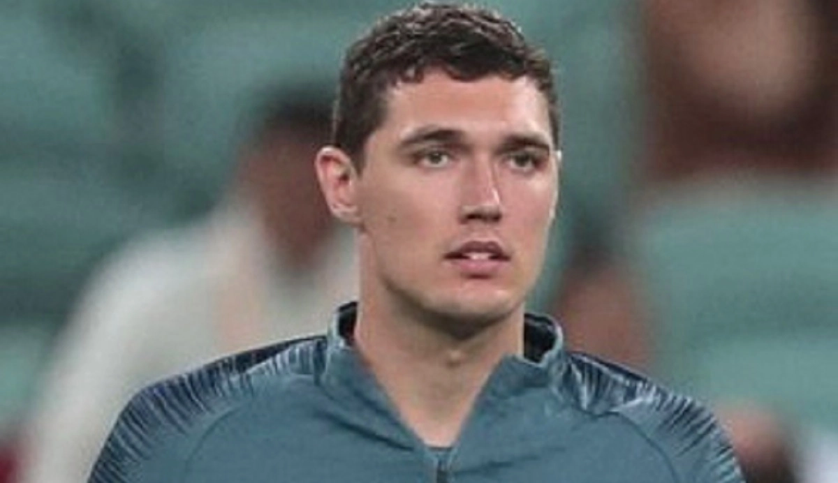 Stor lykke: Andreas Christensen og kæresten forlovet