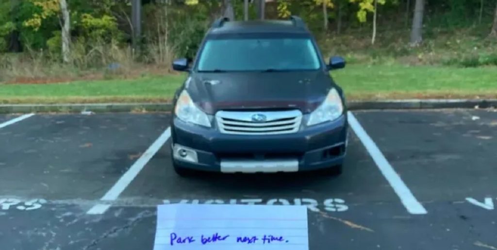 Bilejer i chok: Fik vred seddel i forruden