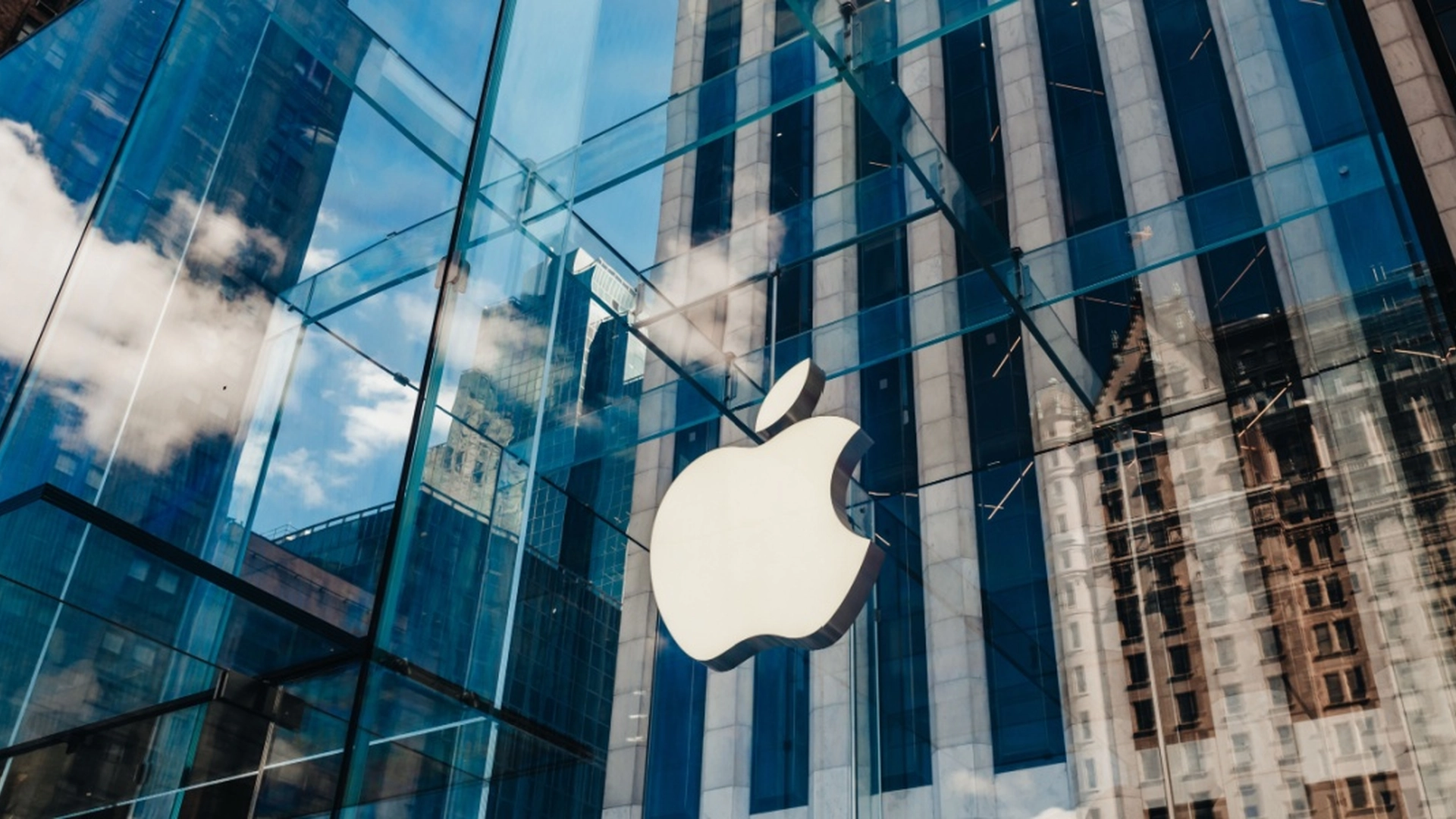 Siri lyttede med: Apple sagsøgt for optagelse af millioner af samtaler