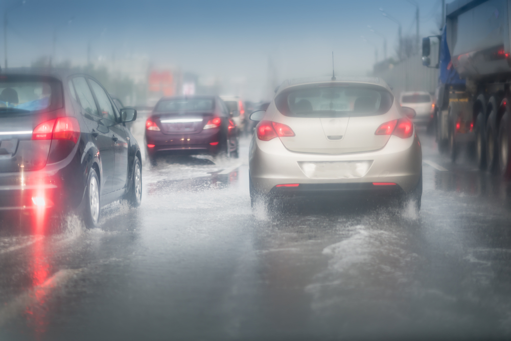 Politiet og vejdirektoratet advarer om aquaplaning