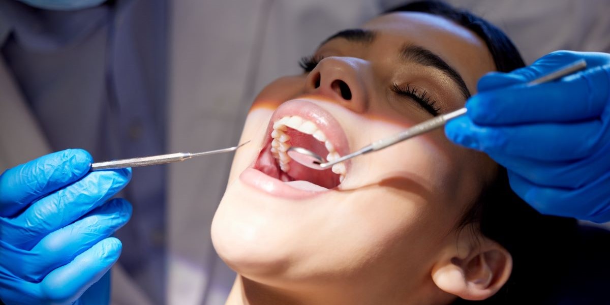 Tandlæger advarer: Flere lider af denne skjulte tandsygdom