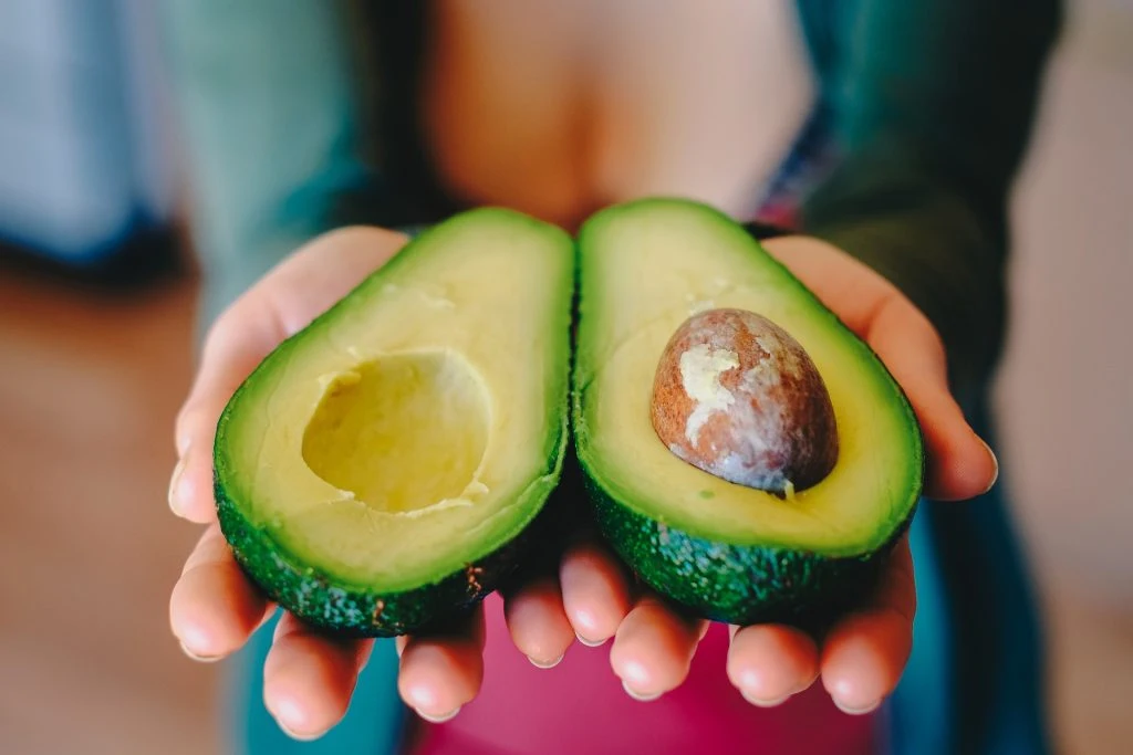 Simpelt trick: Sådan modner du en avocado på kun 10 minutter