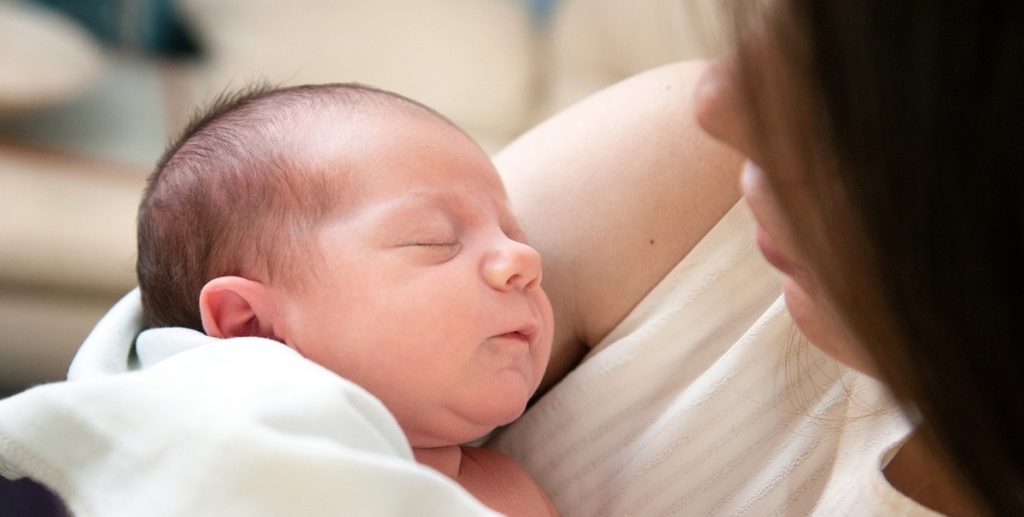 Mor er i tvivl om, babynavn er ‘dumt’ – men andre synes kun, det er praktisk