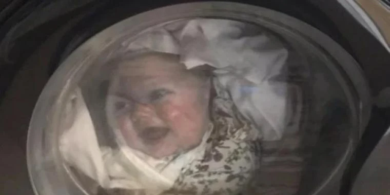 Far fik sit livs chok: Så baby i vaskemaskinen