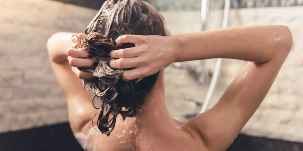 Alle danskere har det stående i køkkenet: Dit hår vil takke dig, hvis du hælder det i din shampoo