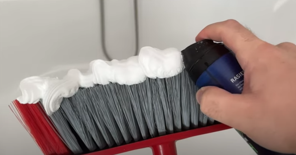 Du har aldrig brugt barberskum på denne måde før: Bare vent til du ser magien ske