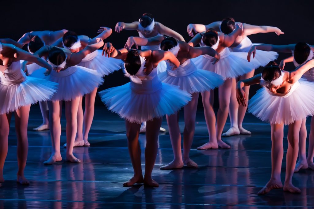 Kom forbi Vejle Musikteater og hør om ny stor balletsatsning og kendte skuespillere på turné