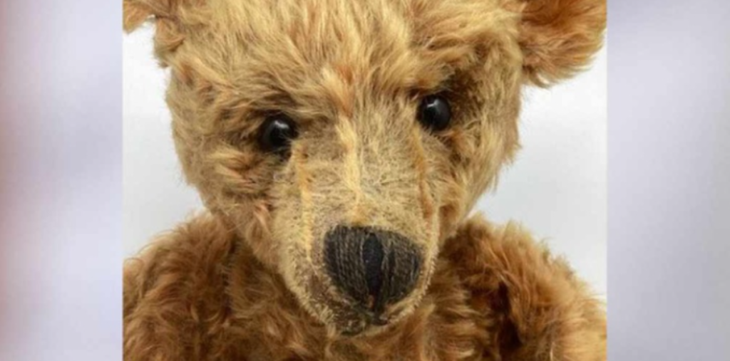 Jeannette købte bamse på loppemarked: Du falder bagover, når du læser hvor meget hun solgte den for
