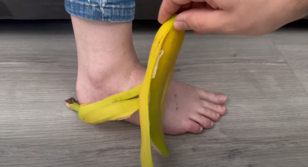 De fleste har for vane at smide bananskræller i skraldespanden: Men de er guld værd et uventet sted