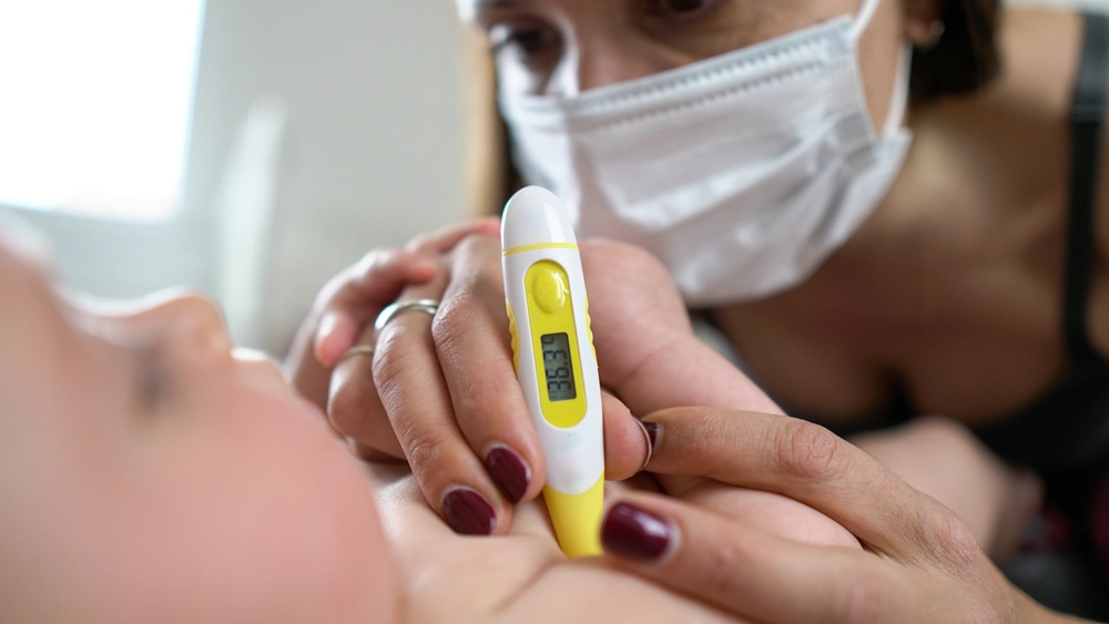 Spædbarn dør af coronavirus