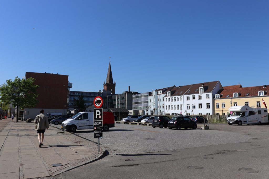 Parkeringsselskab udskifter deres pengemaskine på Dæmningen