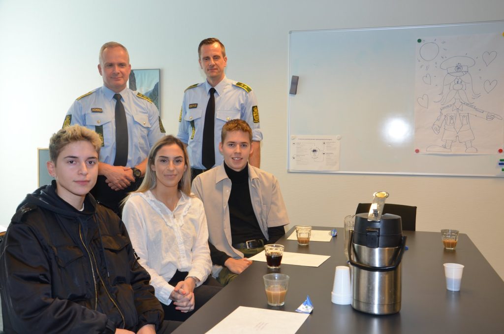 Fire nyudklækkede studenter redder kvindes liv