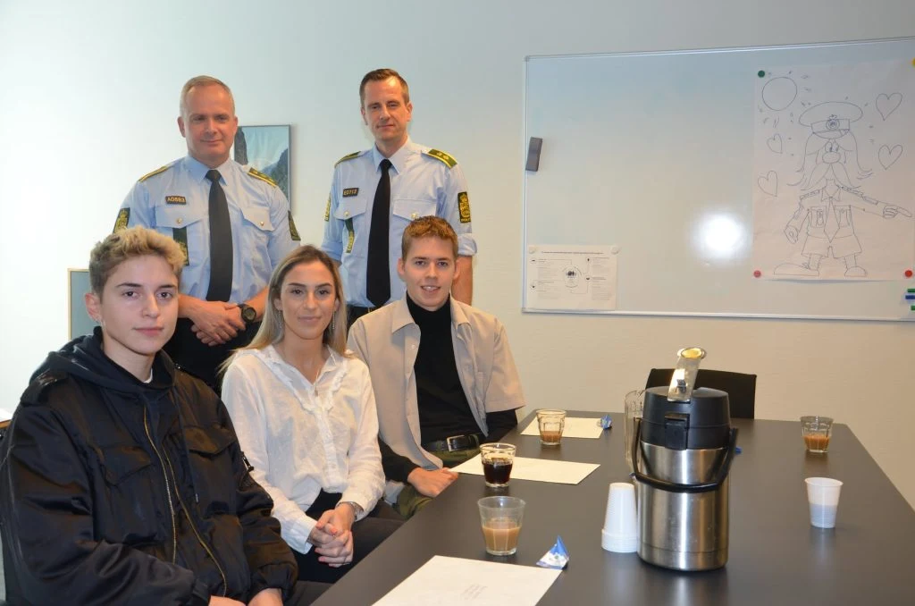 Fire nyudklækkede studenter redder kvindes liv