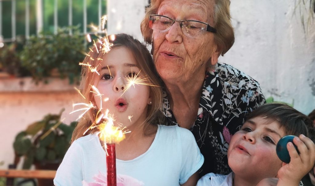 Livet blev forandret på et øjeblik: “Nu kan jeg forkæle mine børnebørn”