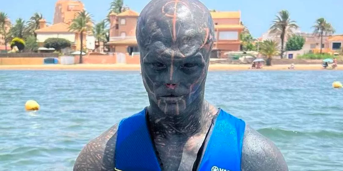‘Black Alien’ deler gammelt billede af sig selv: Sådan så han ud inden vild forvandling