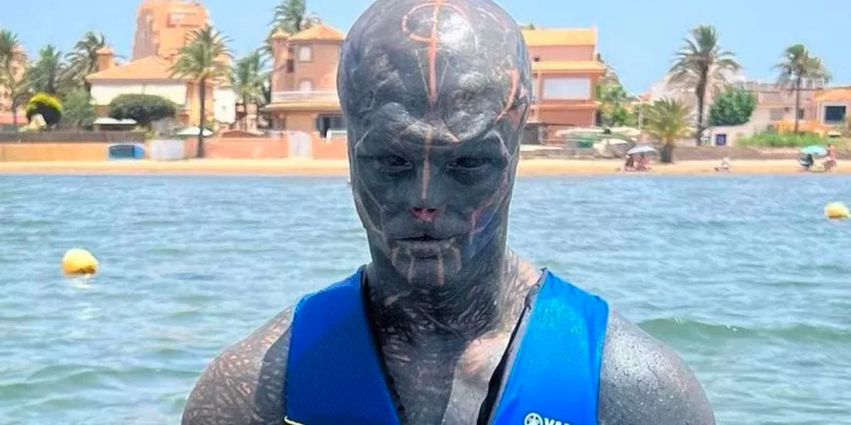 ‘Black Alien’ deler gammelt billede af sig selv: Sådan så han ud inden vild forvandling