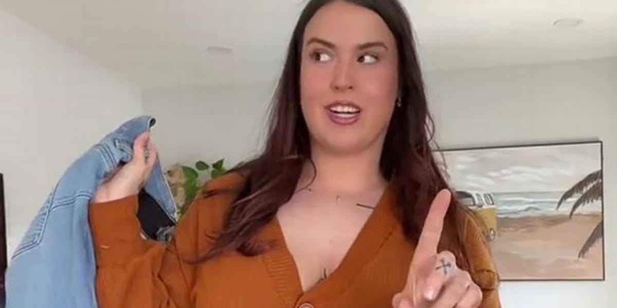 Modellen med en 140 cm stor bagdel har enorme problemer med at komme i jeans: Se bare her