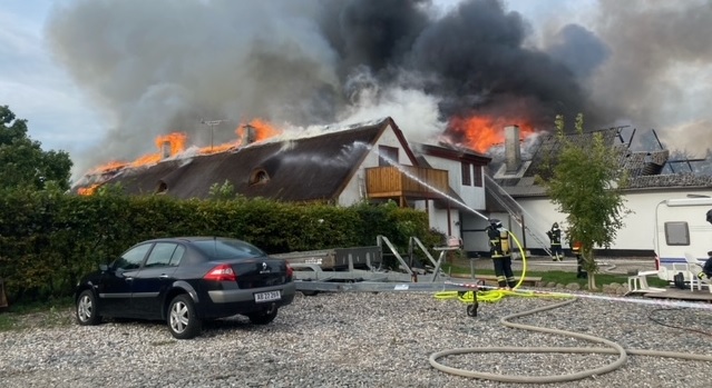 LIGE NU: Kæmpe brand opstået – Slukningsarbejde vil tage mange timer