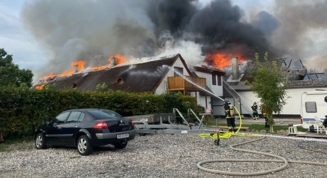 LIGE NU: Kæmpe brand opstået – Slukningsarbejde vil tage mange timer