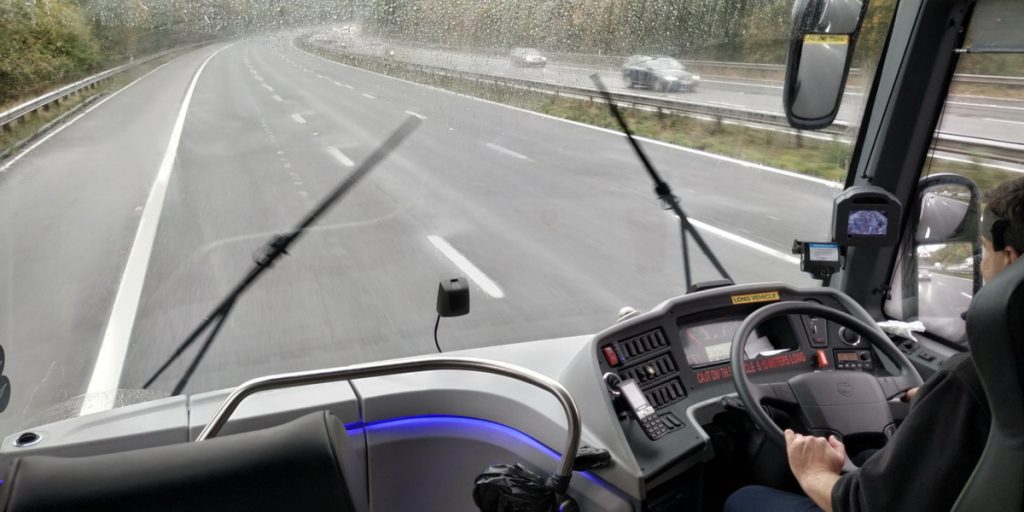 Tragedie: Mand faldt død om under bustur