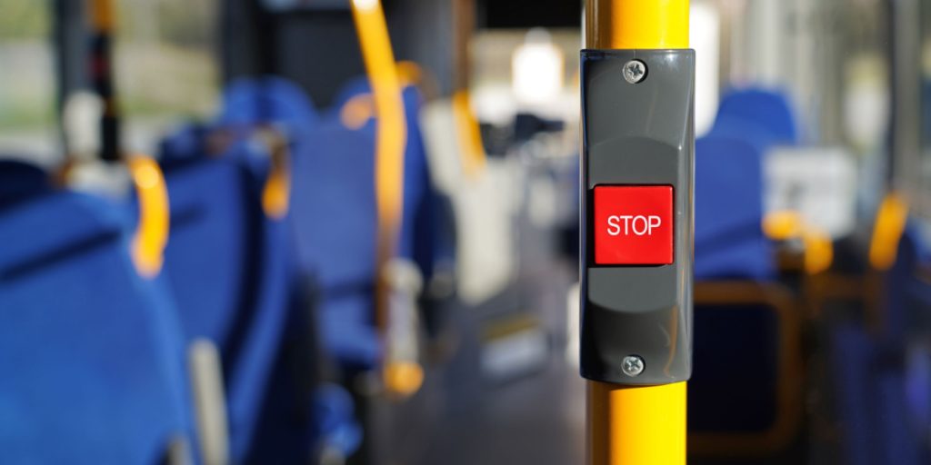 Leiv på 89 har været buschauffør hele sit liv: De sidste 15 år har det været uden passagerer