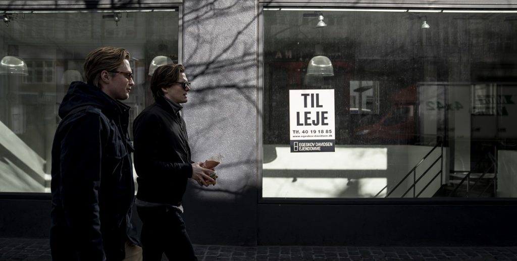 Advarer danskere: Tusindvis af afskedigelser kan være på vej