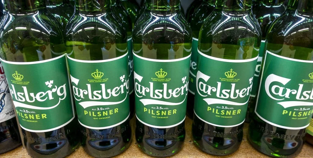 Regeringen vil forbyde alkohol i hverdage for danskere født før 2000