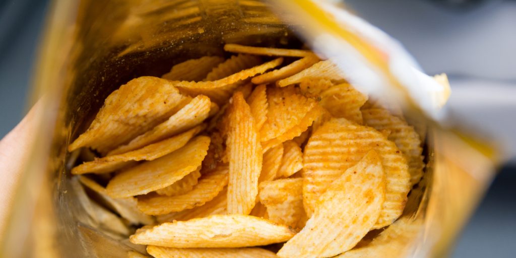 Ernæringsekspert: Dette bør du spise på varme sommerdage i stedet for chips og pommes frites