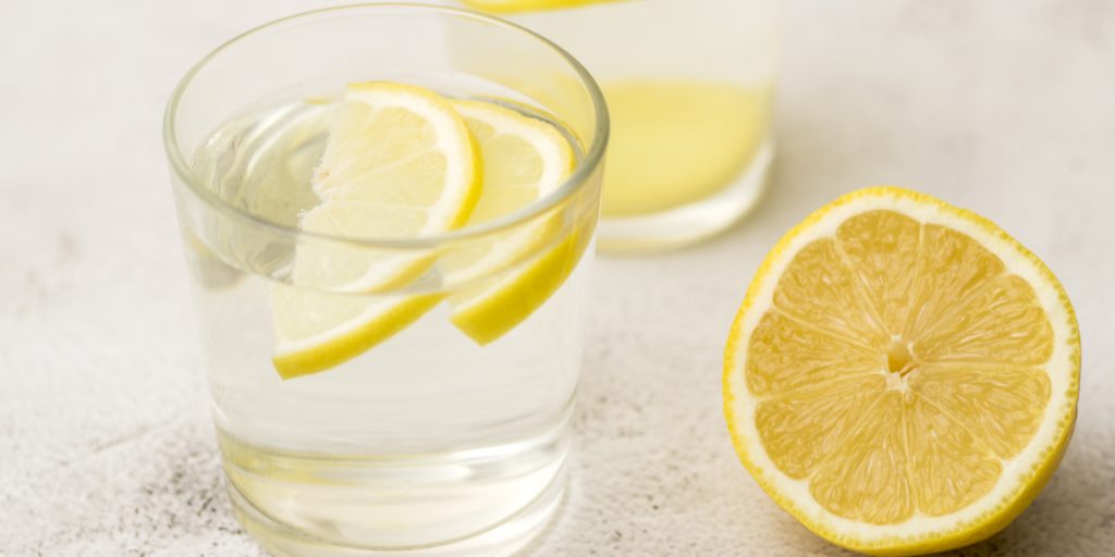 Efter klam afsløring: Derfor skal du ikke bestille vand med citronskiver på restaurant