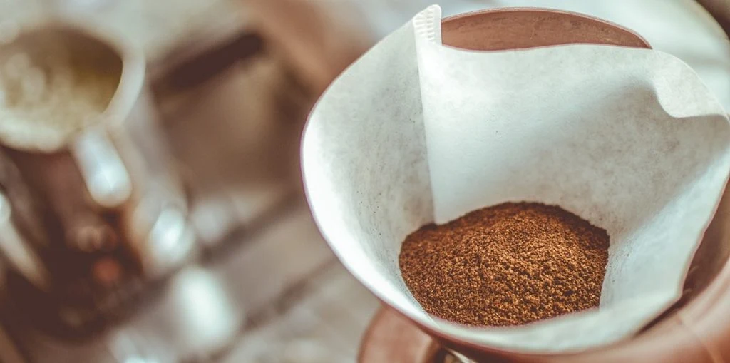 Kender du dette simple og effektive trick? Sådan kan kaffefiltre gøre rengøringen meget nemmere