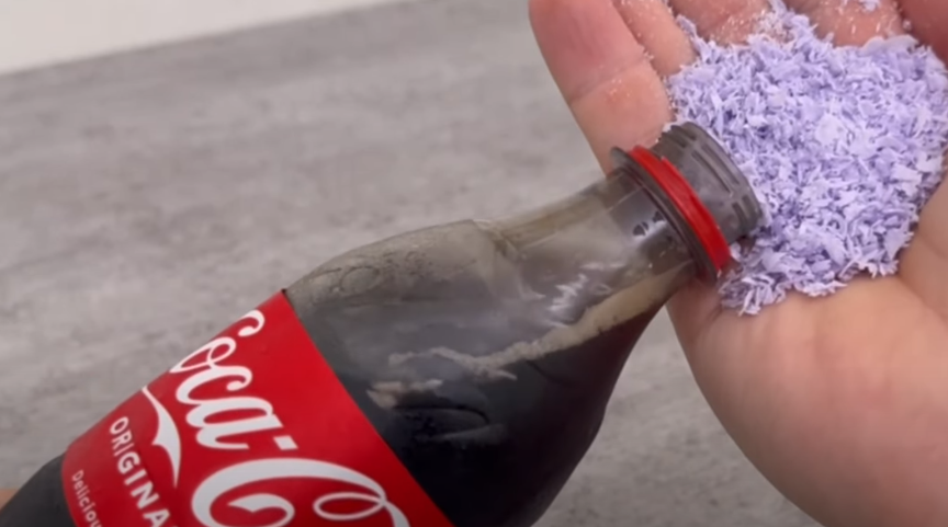 Han blander cola med sæbe: Når du finder ud af hvorfor, synes du, det er det hele værd