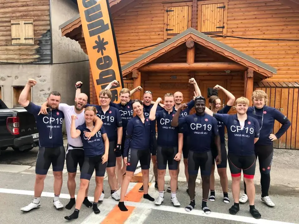 Sådan: Jobcentrets cykelhold har nået toppen af Alpe D’Huez