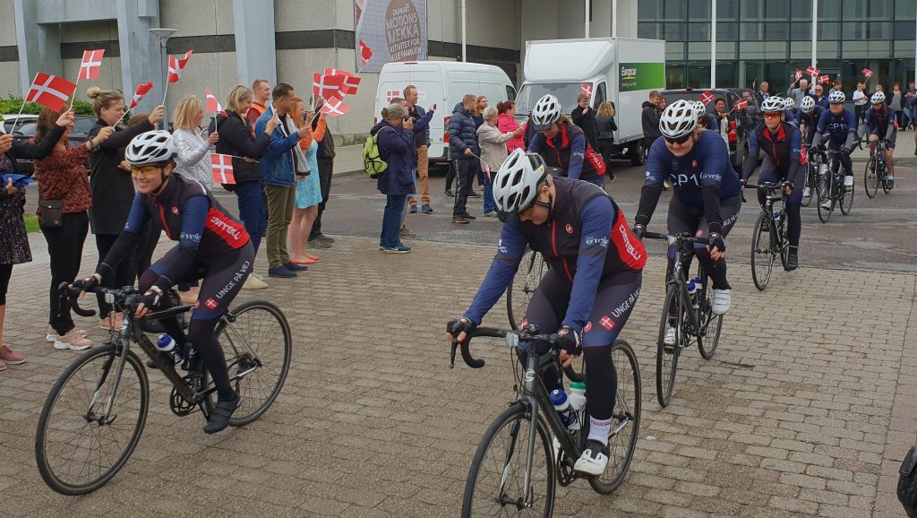 Ledige unge cykler fra Vejle til toppen af Alpe d’Huez