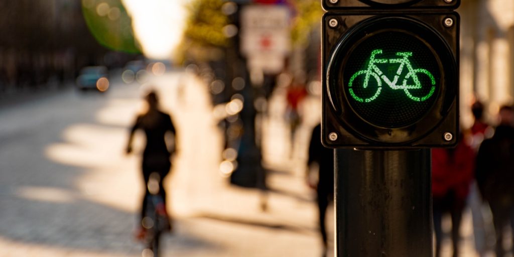 Gjensidige afslører danskernes 5 farligste cykelvaner: Især nummer 4 er almen – og dyr i bøde