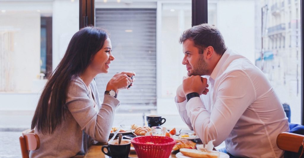 10 Klassiske fejl mænd typisk laver på første date – og hvordan du kan undgå dem